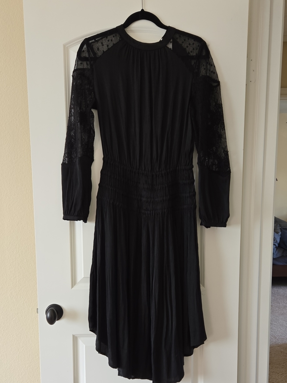 Women’s Black Lace Sleeve Midi Dress